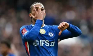 هل يجب على برشلونة التعاقد مع جواو بيدرو أو لاوتارو مارتينيز بدلاً من جوليان ألفاريز هذا الصيف؟
